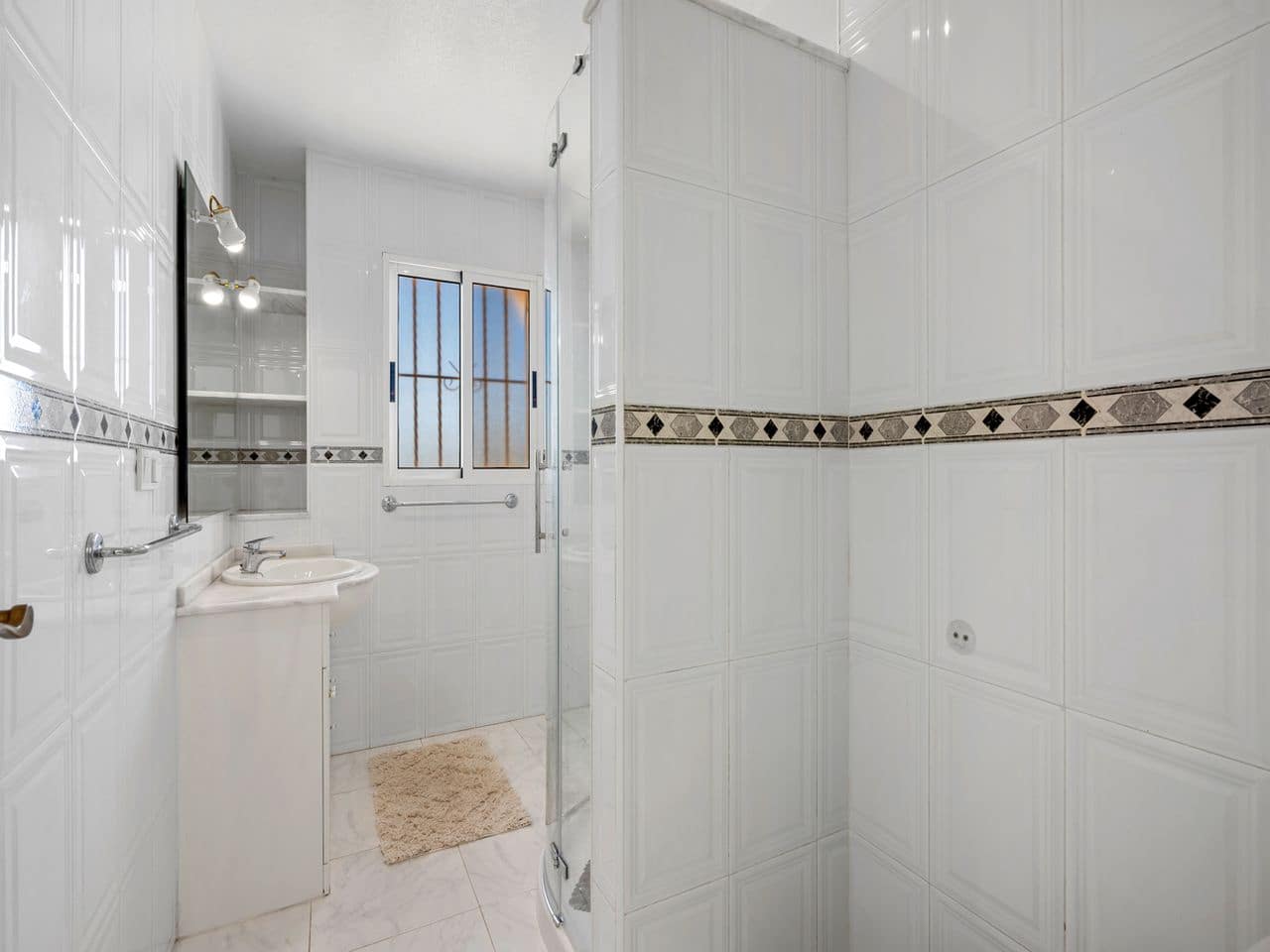 3 sovrum Semi-fristående Villa till salu i Benimar med pool garage - 269 000 € (Ref: 9426892)