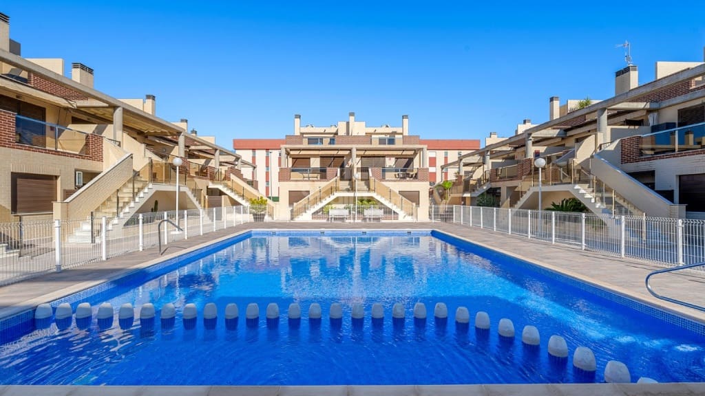3 soveværelse Lejlighed til salg i Cabo Roig med swimmingpool garage - € 259.000 (Ref: 9432108)