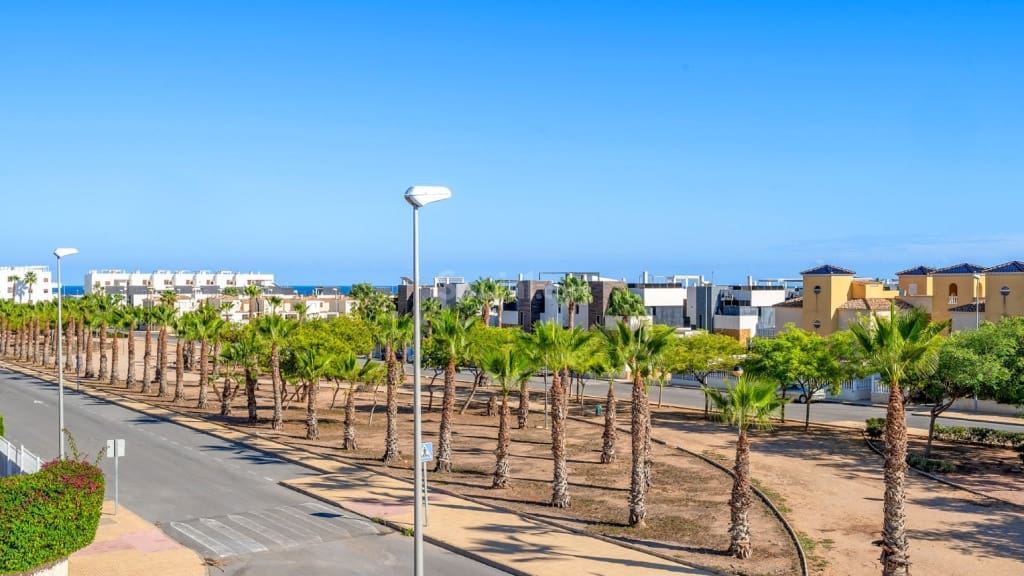 3 soveværelse Lejlighed til salg i Cabo Roig med swimmingpool garage - € 259.000 (Ref: 9432108)