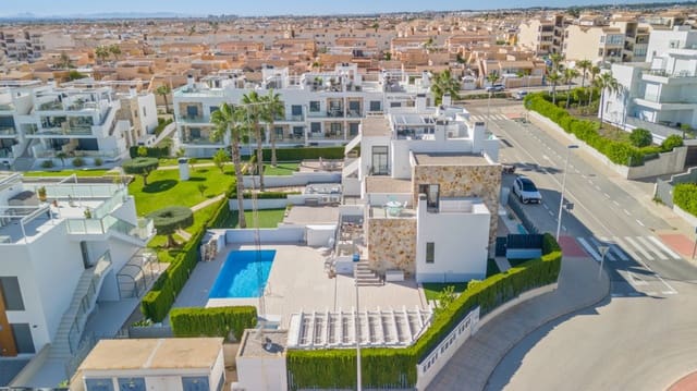 3 soveværelse Byhus til salg i Punta Prima, Orihuela med swimmingpool garage - € 569.000 (Ref: 9432111)