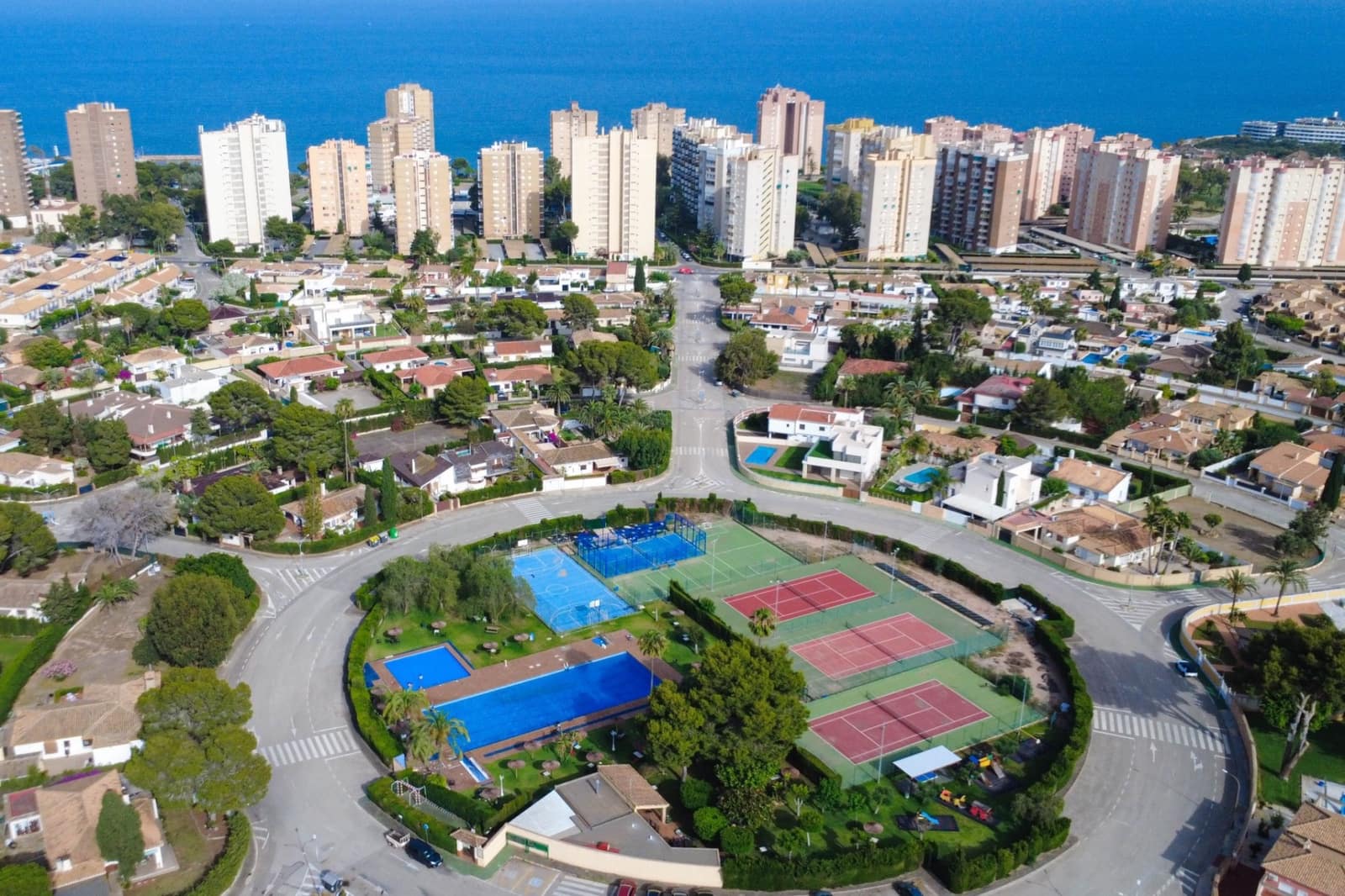 4 quarto Moradia para venda em Campoamor com piscina - 1 350 000 € (Ref: 9453438)