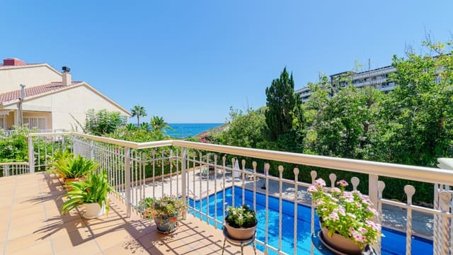 7 makuuhuone Huvila myytävänä paikassa Campoamor, Orihuela mukana uima-altaan 
autotalli - 1 800 000 € (Ref: 9455874)