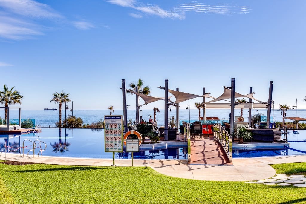 2 sovrum Lägenhet till salu i Orihuela Costa med pool garage - 650 000 € (Ref: 9455875)