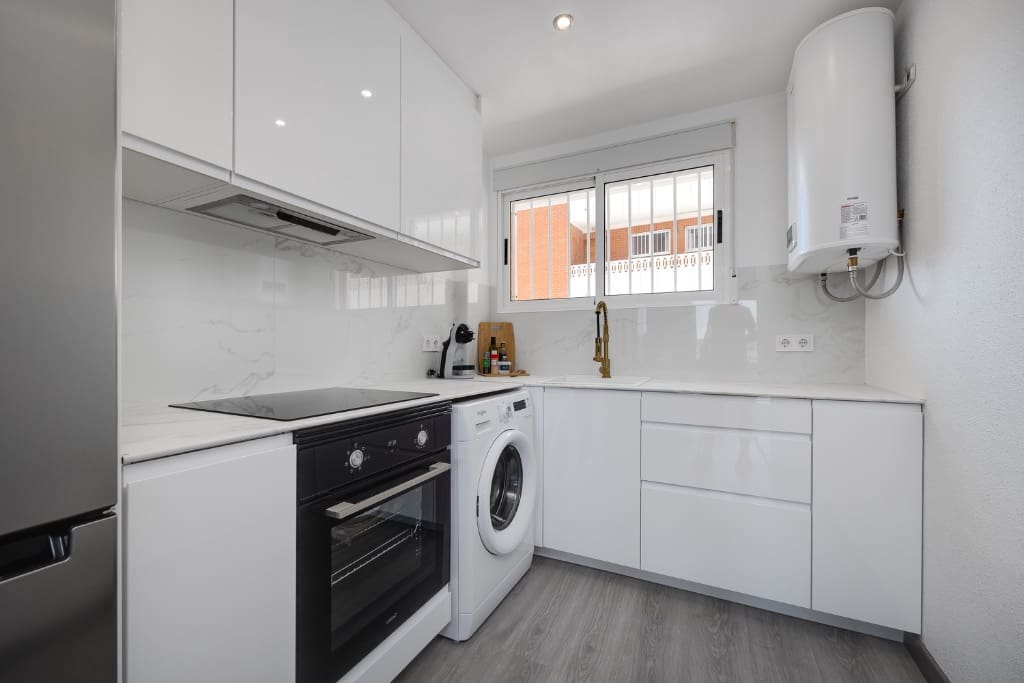 Apartamento de 2 habitaciones en Orihuela Costa en venta con piscina garaje - 189.900 € (Ref: 9455877)