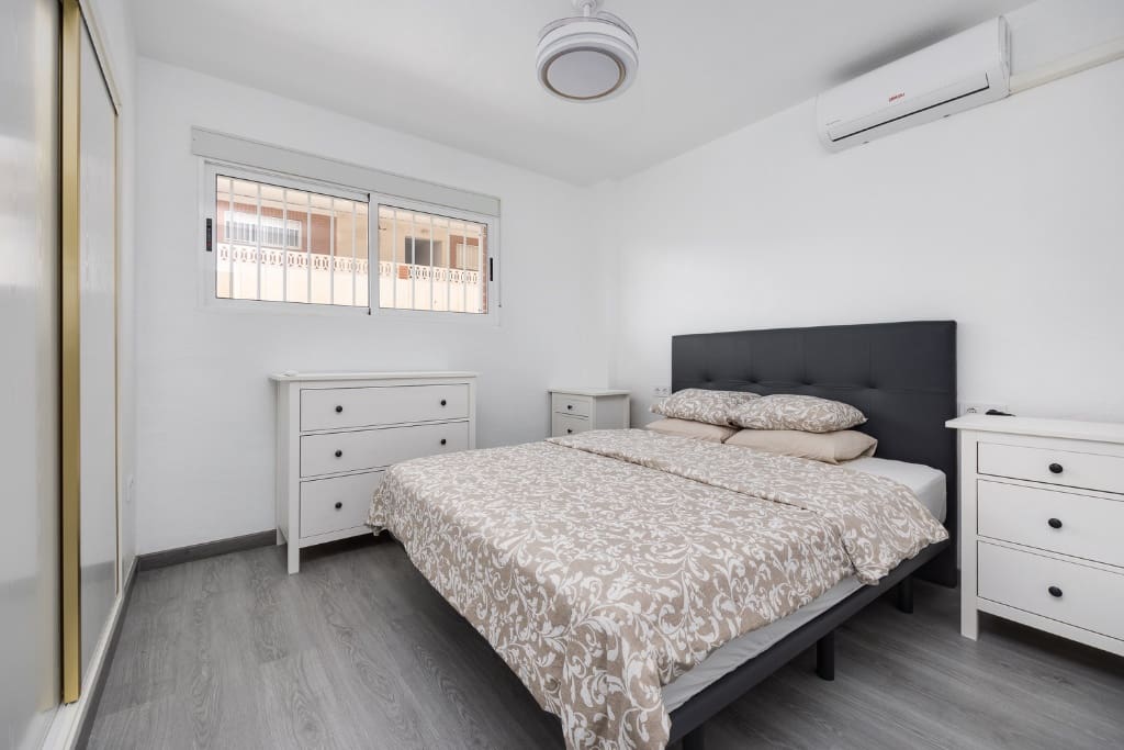 Apartamento de 2 habitaciones en Orihuela Costa en venta con piscina garaje - 189.900 € (Ref: 9455877)