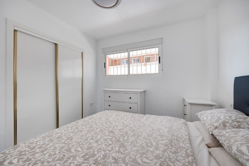 Apartamento de 2 habitaciones en Orihuela Costa en venta con piscina garaje - 189.900 € (Ref: 9455877)