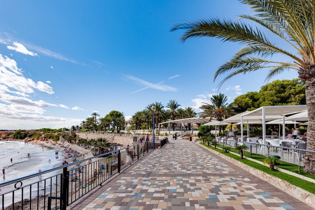 Apartamento de 2 habitaciones en Orihuela Costa en venta con piscina garaje - 189.900 € (Ref: 9455877)