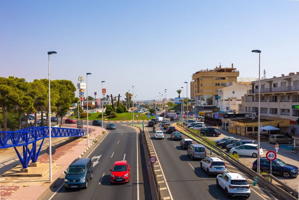 Apartamento de 2 habitaciones en Orihuela Costa en venta con piscina garaje - 189.900 € (Ref: 9455877)