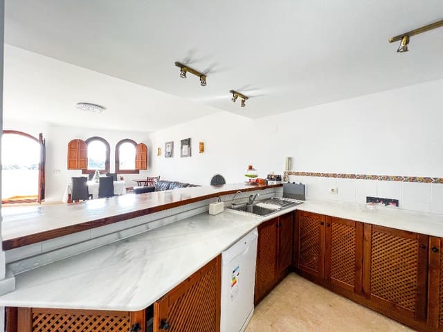 2 soverom Leilighet til salgs i Punta Prima, Orihuela med svømmebasseng garasje - € 365 000 (Ref: 9455884)