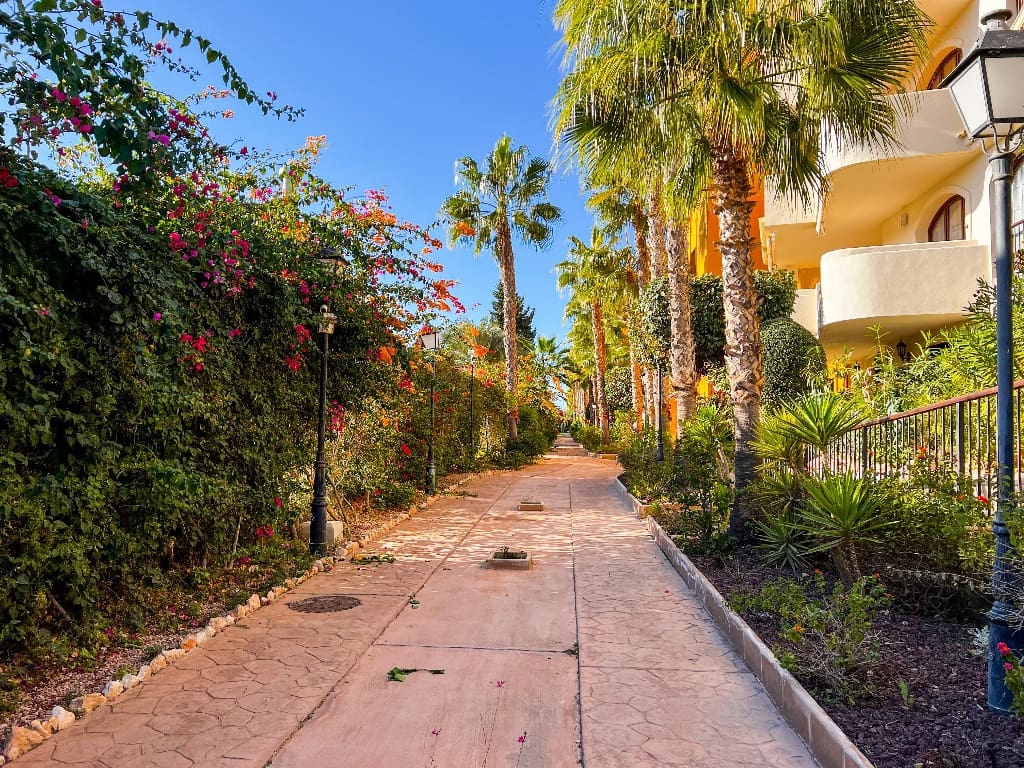 2 makuuhuone Huoneisto myytävänä paikassa Orihuela Costa mukana uima-altaan 
autotalli - 365 000 € (Ref: 9455884)