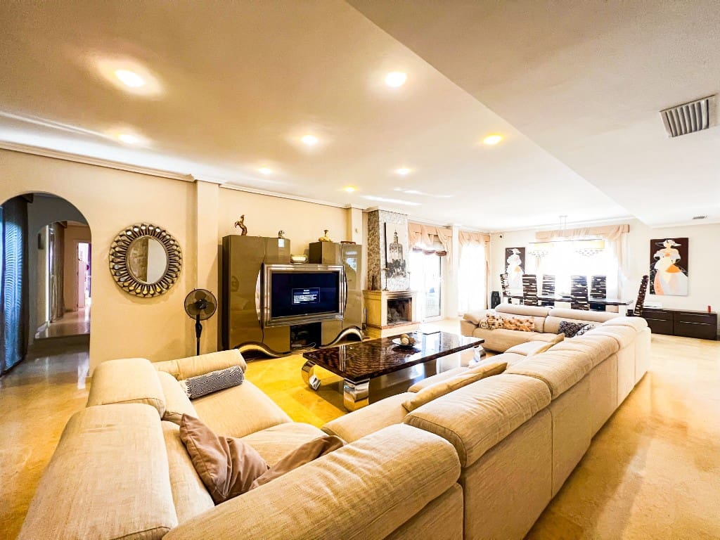 5 bedroom Villa for sale in La Mata with pool - € 1,170,000 (Ref: 9455885)