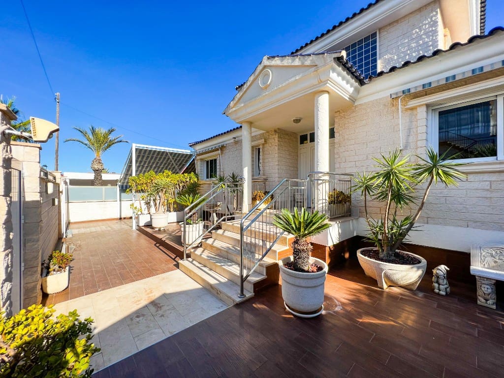 5 bedroom Villa for sale in La Mata with pool - € 1,170,000 (Ref: 9455885)