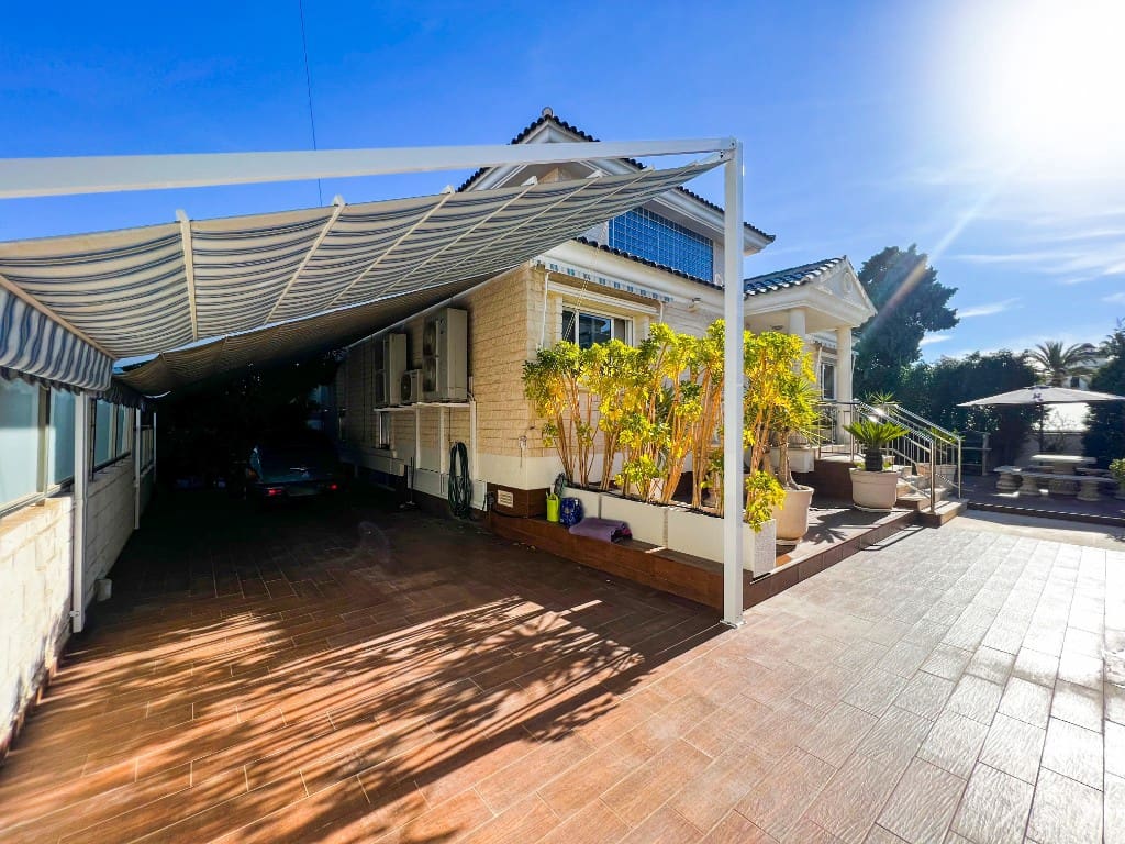 5 bedroom Villa for sale in La Mata with pool - € 1,170,000 (Ref: 9455885)