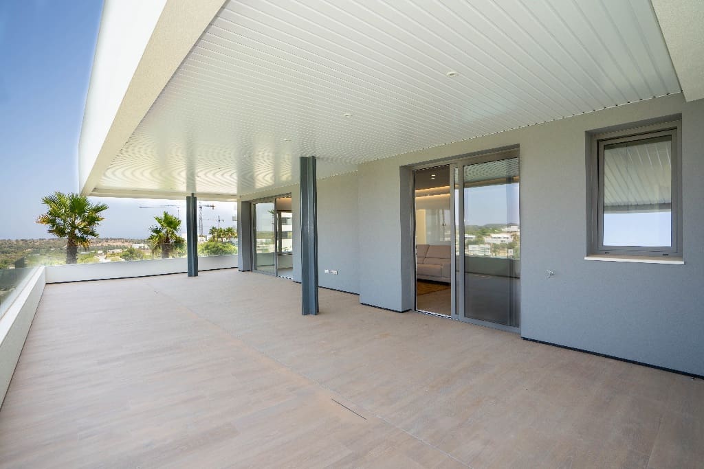 Apartamento de 3 habitaciones en Las Colinas Golf en venta con piscina garaje - 960.000 € (Ref: 9455887)