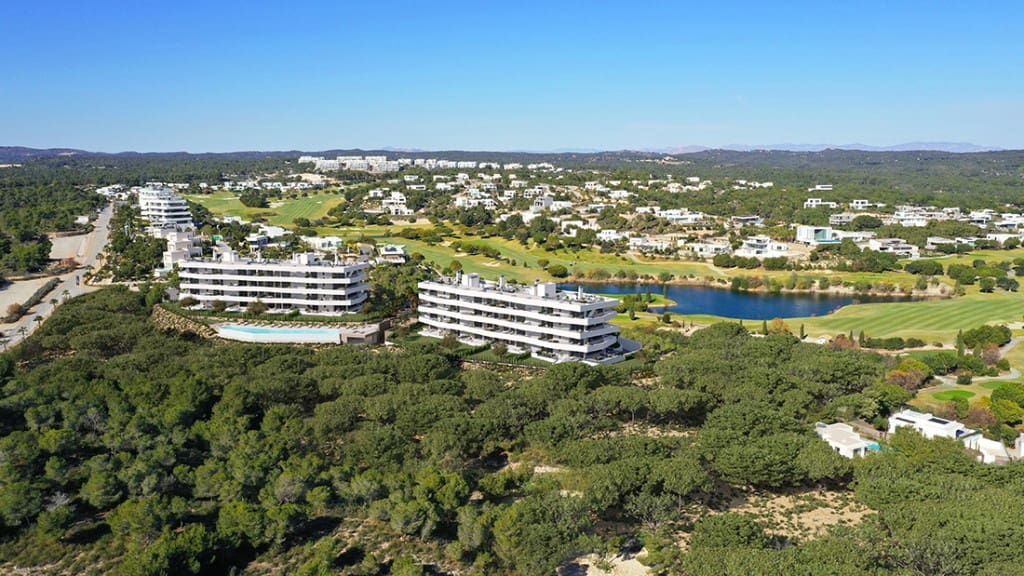 Apartamento de 3 habitaciones en Las Colinas Golf en venta con piscina garaje - 960.000 € (Ref: 9455887)