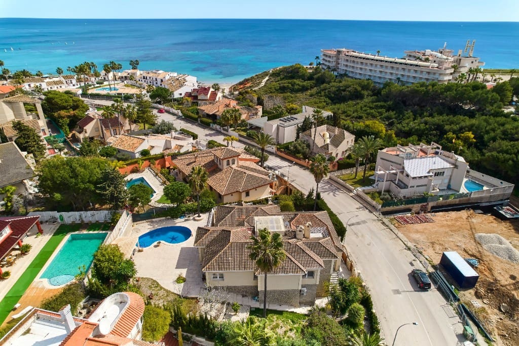 4 soveværelse Villa til salg i Dehesa de Campoamor med swimmingpool garage - € 990.000 (Ref: 9455888)