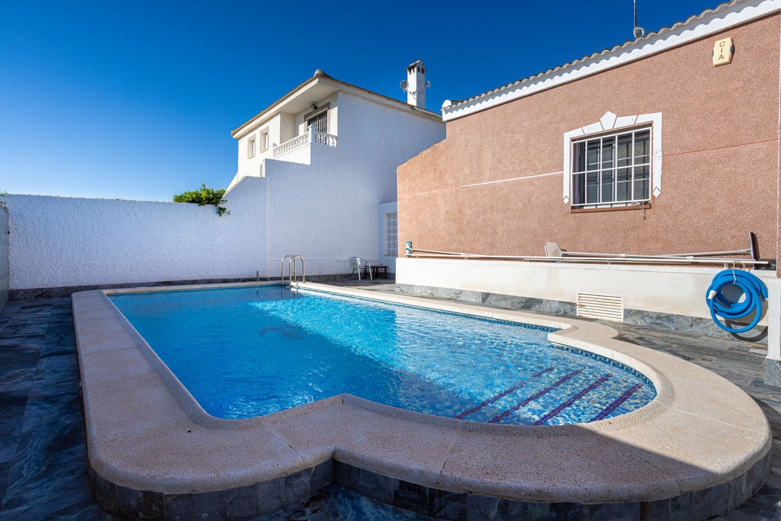 3 Zimmer Villa zu verkaufen in Torrevieja mit Pool - 330.000 € (Ref: 9470353)