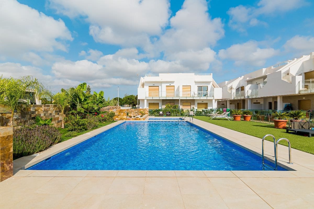 2 bedroom Apartment for sale in Pilar de la Horadada with pool - € 225,000 (Ref: 9470893)