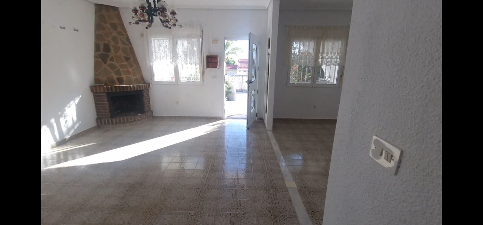 2 bedroom Bungalow for sale in Ciudad Quesada with garage - € 215,000 (Ref: 9502676)