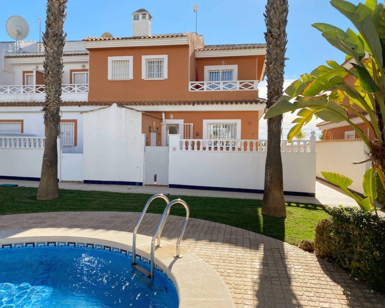 3 soverom Kjedet enebolig til salgs i Dona Pepa med svømmebasseng - € 240 000 (Ref: 9503134)