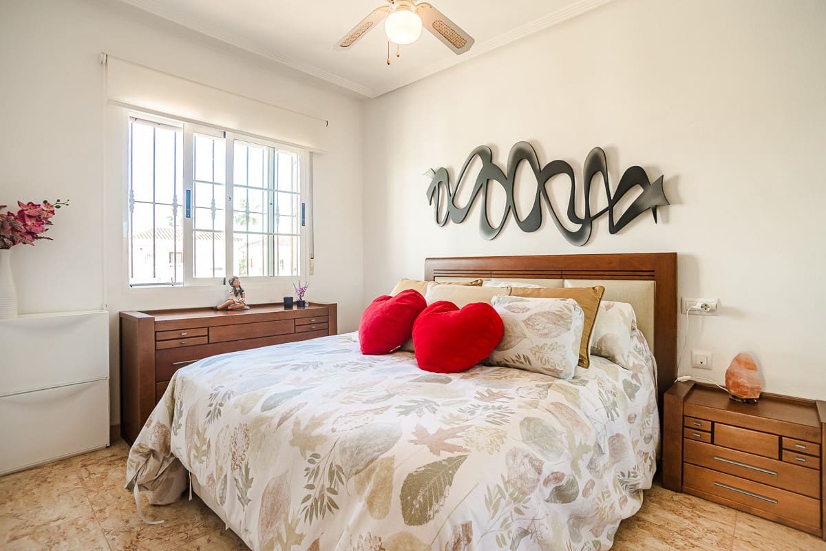 2 makuuhuone Huvila myytävänä paikassa El Raso mukana uima-altaan - 247 000 € (Ref: 9512085)