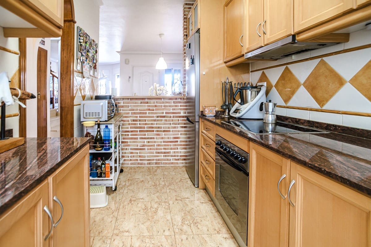 2 makuuhuone Huvila myytävänä paikassa El Raso mukana uima-altaan - 247 000 € (Ref: 9512085)