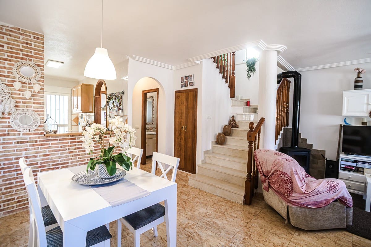 2 makuuhuone Huvila myytävänä paikassa El Raso mukana uima-altaan - 247 000 € (Ref: 9512085)