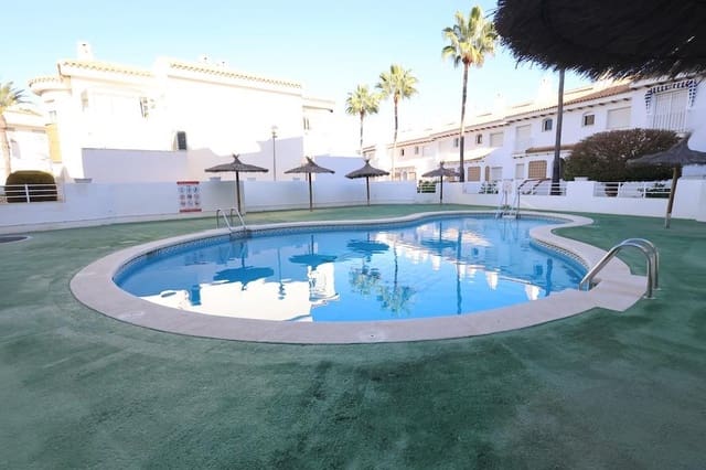 Bungalow de 2 habitaciones en Campoamor, Orihuela en venta - 300.000 € (Ref: 9520590)