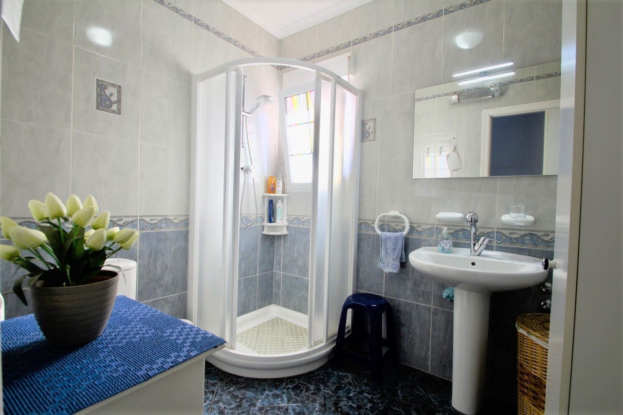 6 bedroom Villa for sale in Villamartin with pool - € 469,000 (Ref: 9520593)