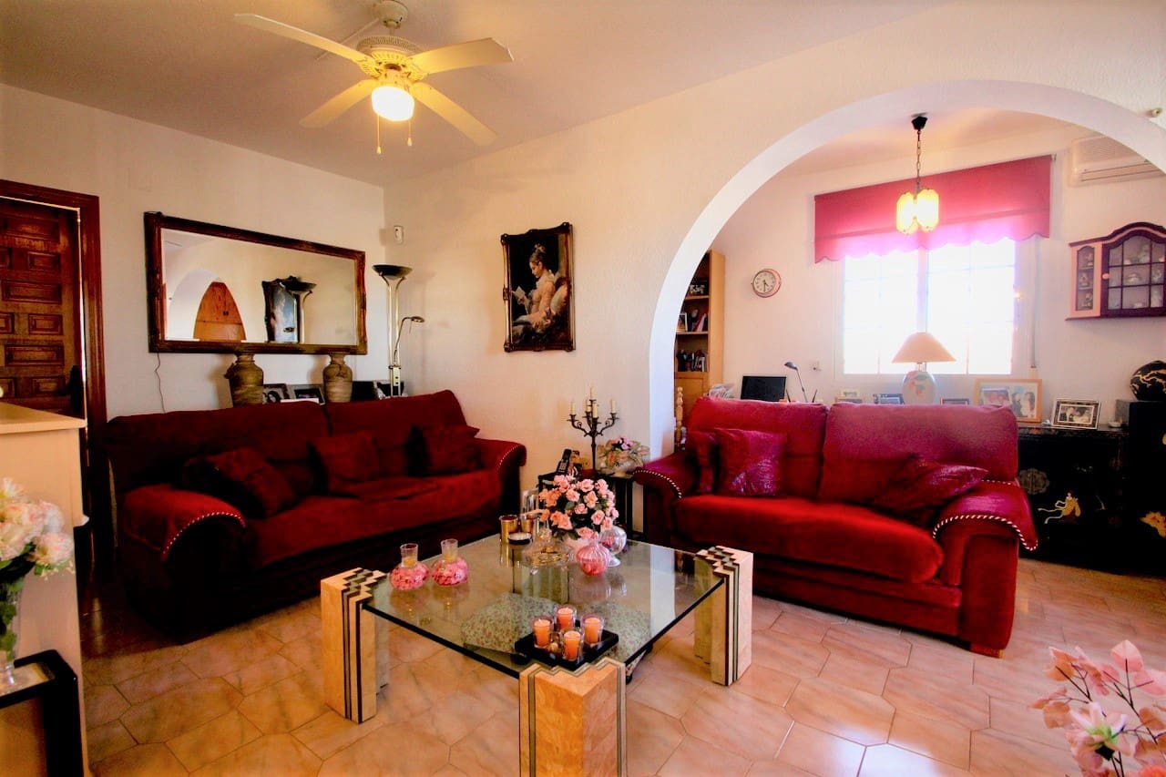 6 bedroom Villa for sale in Villamartin with pool - € 469,000 (Ref: 9520593)