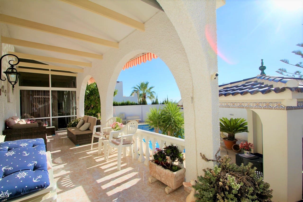 6 bedroom Villa for sale in Villamartin with pool - € 469,000 (Ref: 9520593)