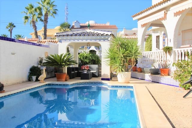 6 bedroom Villa for sale in Villamartin, Orihuela with pool - € 469,000 (Ref: 9520593)