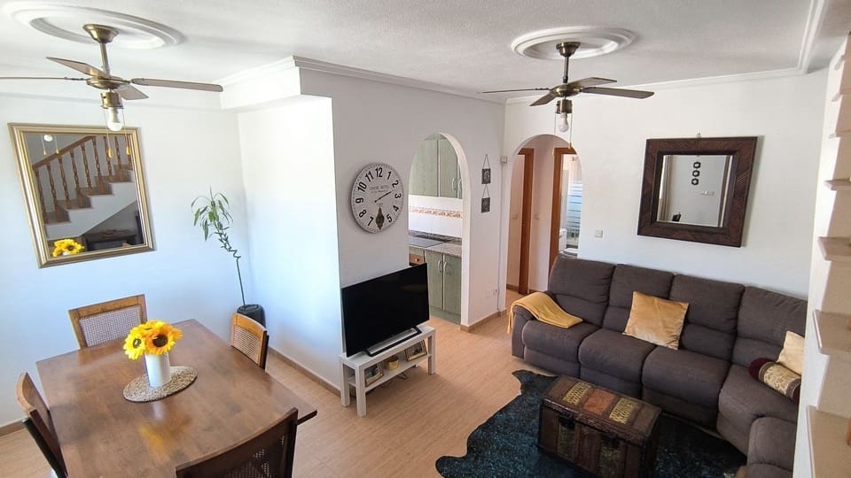 3 soverom Kjedet enebolig til salgs i Ciudad Quesada med svømmebasseng - € 189 900 (Ref: 9521599)