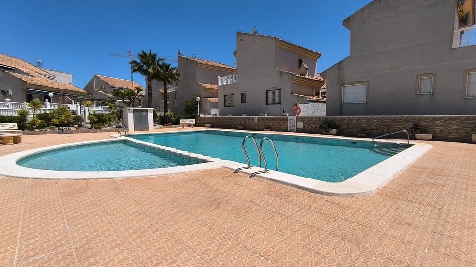 3 soverom Kjedet enebolig til salgs i Ciudad Quesada med svømmebasseng - € 189 900 (Ref: 9521599)