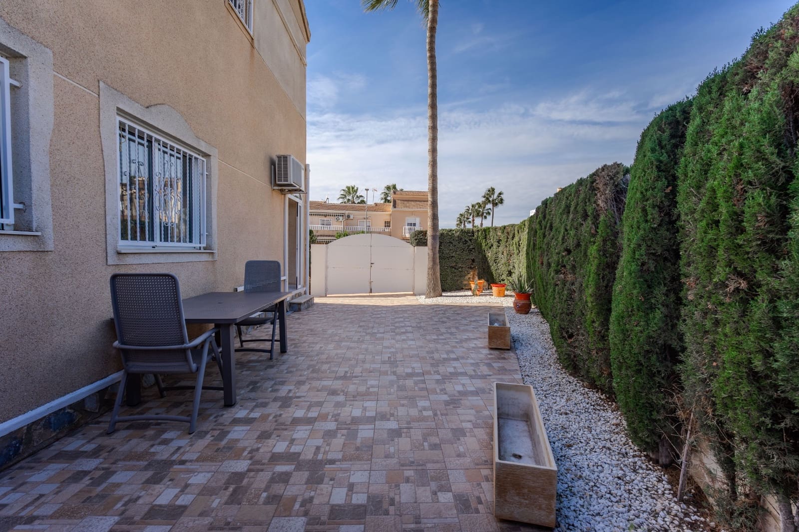 2 slaapkamer Halfvrijstaande villa te koop in Dona Pepa met zwembad - € 179.950 (Ref: 9528605)