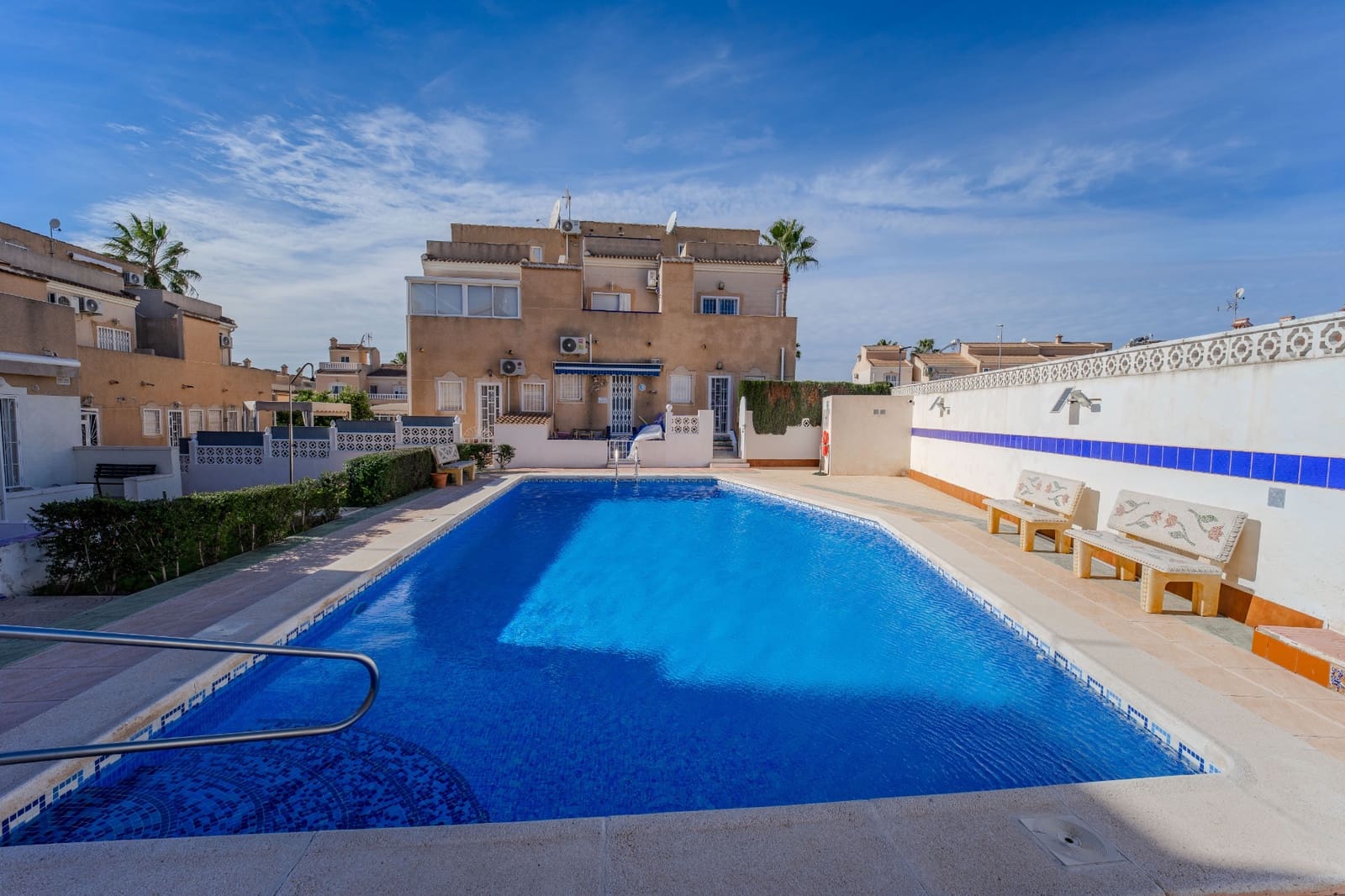 2 slaapkamer Halfvrijstaande villa te koop in Dona Pepa met zwembad - € 179.950 (Ref: 9528605)