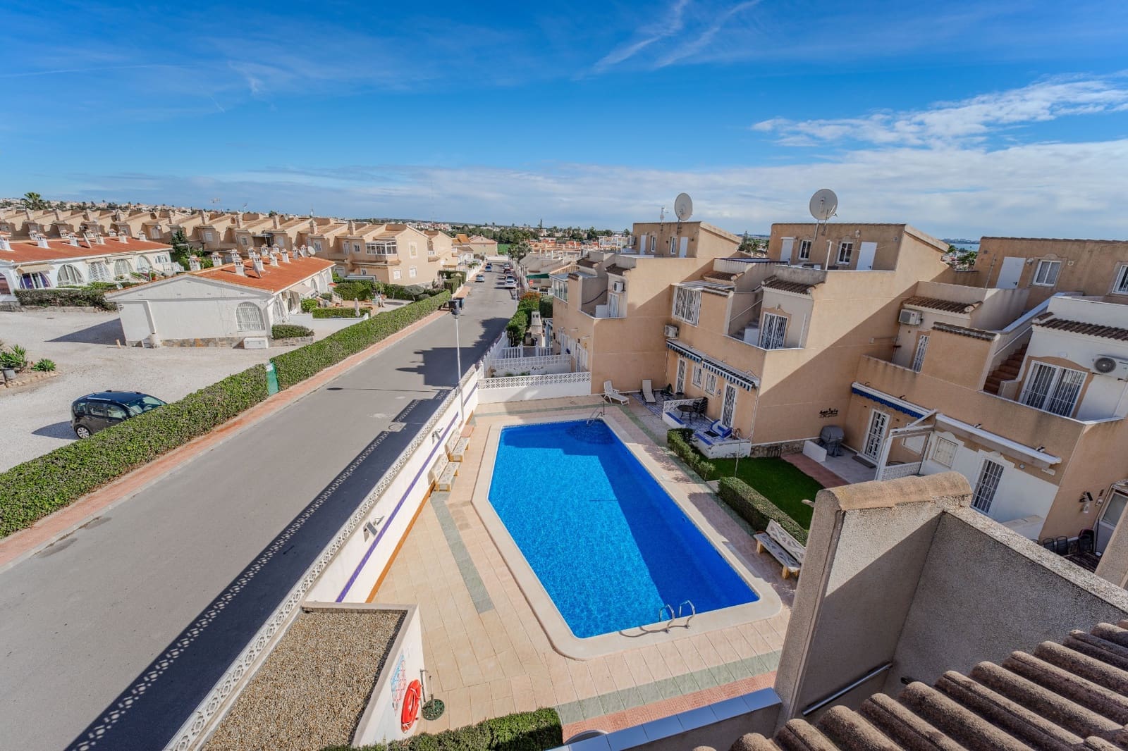 2 slaapkamer Halfvrijstaande villa te koop in Dona Pepa met zwembad - € 179.950 (Ref: 9528605)