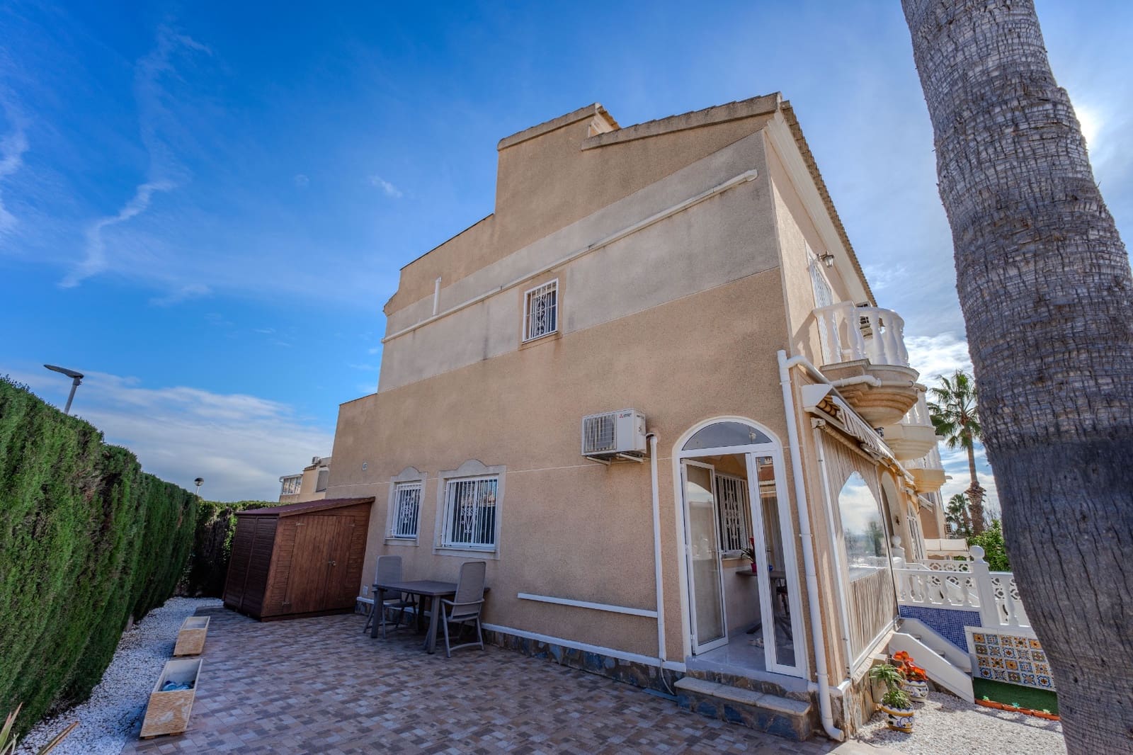 2 slaapkamer Halfvrijstaande villa te koop in Dona Pepa met zwembad - € 179.950 (Ref: 9528605)