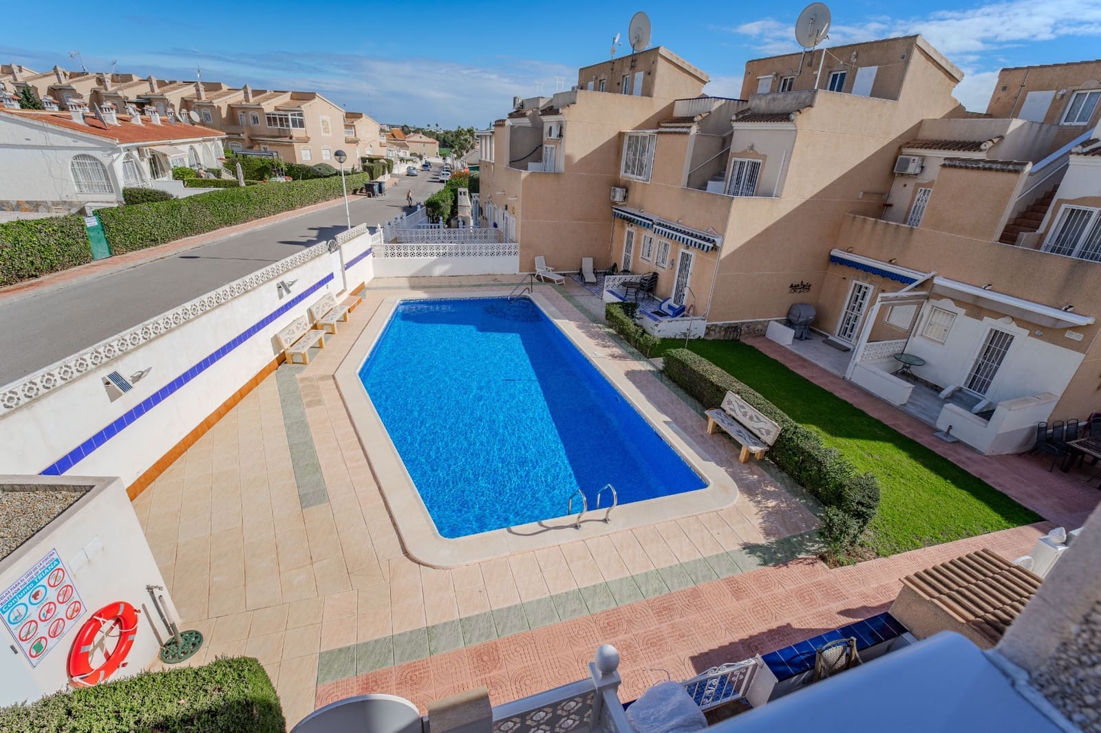 2 slaapkamer Halfvrijstaande villa te koop in Dona Pepa met zwembad - € 179.950 (Ref: 9528605)