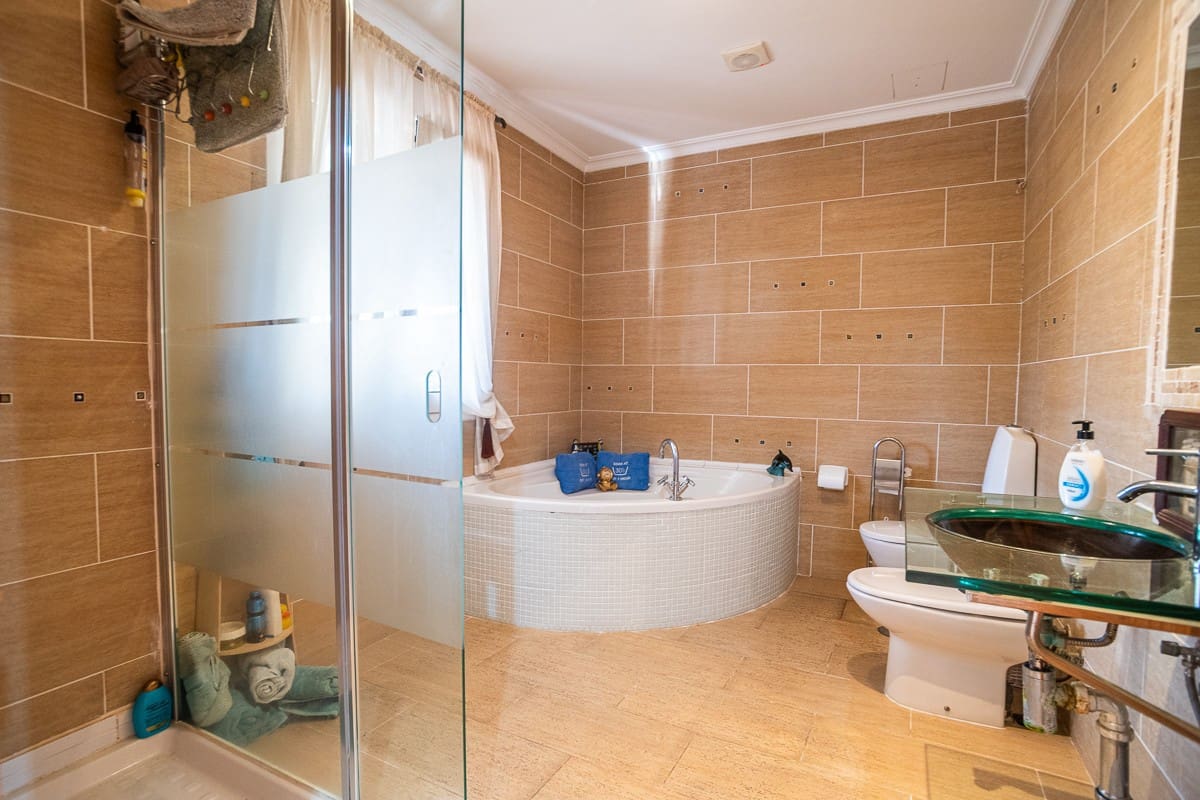 6 quarto Moradia para venda em Torrevieja com piscina garagem - 610 000 € (Ref: 9537227)