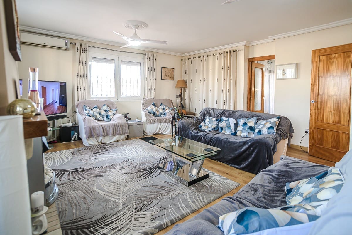 6 quarto Moradia para venda em Torrevieja com piscina garagem - 610 000 € (Ref: 9537227)