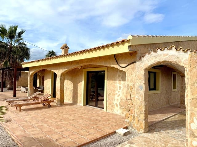 3 sovrum Villa till salu i San Miguel de Salinas med pool - 1 290 000 € (Ref: 9543067)