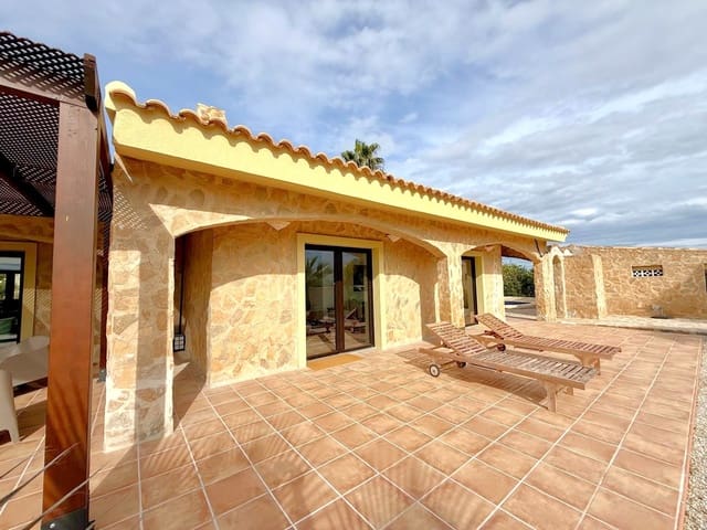 3 sovrum Villa till salu i San Miguel de Salinas med pool - 1 290 000 € (Ref: 9543067)
