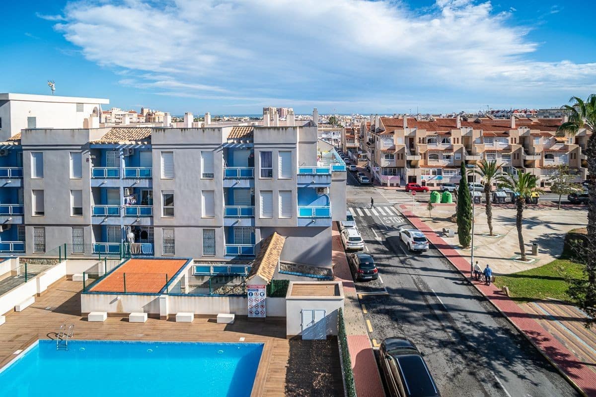 2 bedroom Apartment for sale in Torrevieja with pool - € 219,900 (Ref: 9547606)