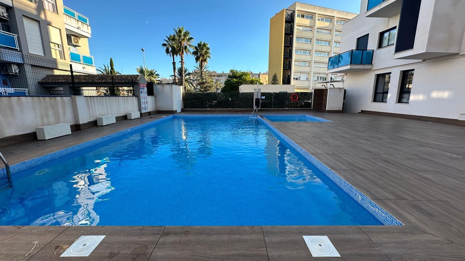 2 bedroom Apartment for sale in Torrevieja with pool - € 219,900 (Ref: 9547606)