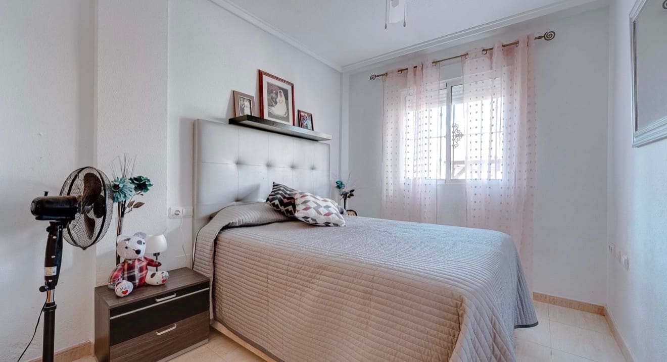 2 Zimmer Bungalow zu verkaufen in Ciudad Quesada mit Pool - 149.950 € (Ref: 9552643)