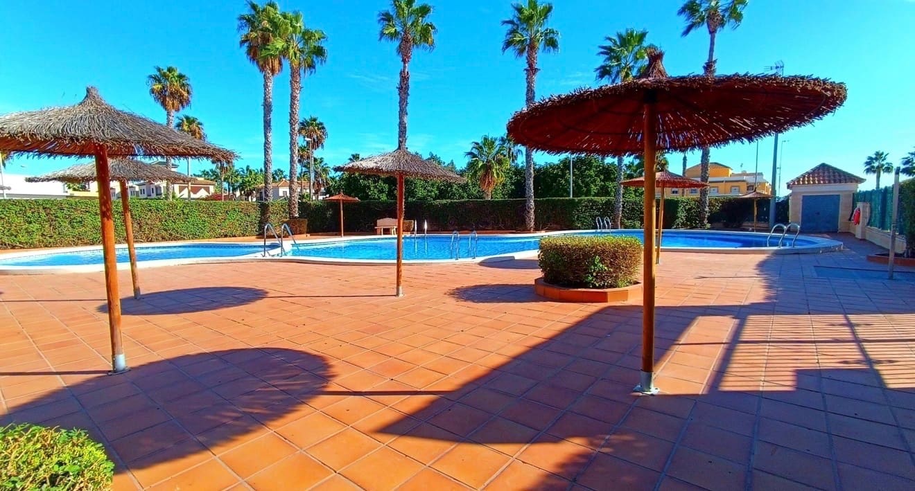 2 Zimmer Bungalow zu verkaufen in Ciudad Quesada mit Pool - 149.950 € (Ref: 9552643)