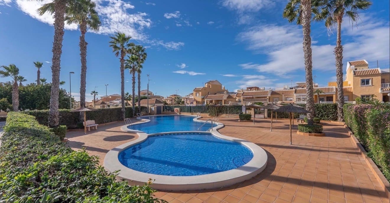 2 Zimmer Bungalow zu verkaufen in Ciudad Quesada mit Pool - 149.950 € (Ref: 9552643)