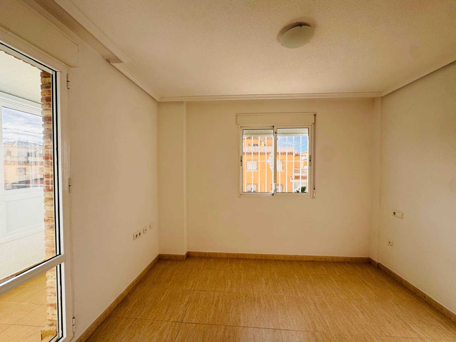 3 makuuhuone Paritalo myytävänä paikassa Ciudad Quesada mukana uima-altaan - 289 000 € (Ref: 9562163)