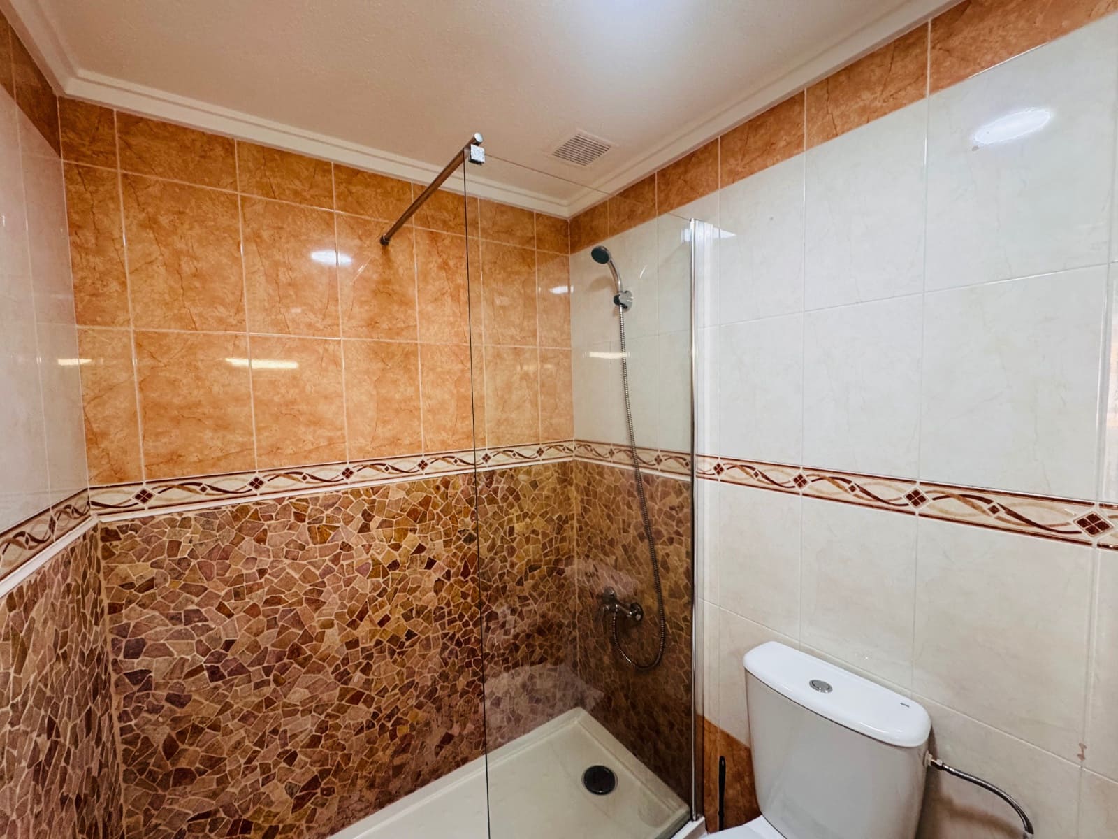 3 makuuhuone Paritalo myytävänä paikassa Ciudad Quesada mukana uima-altaan - 289 000 € (Ref: 9562163)